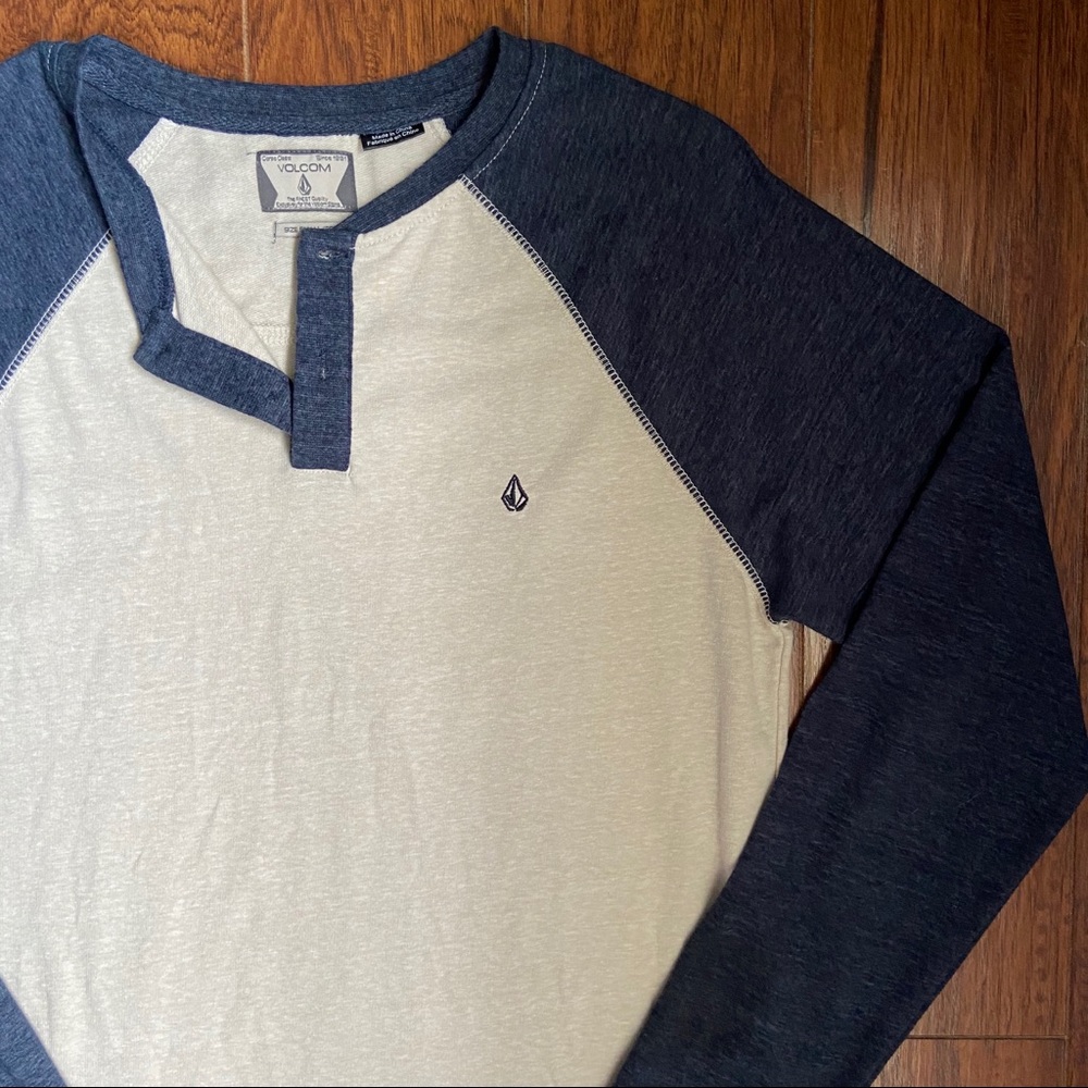 Volcom Shirt - Picture 2 of 4